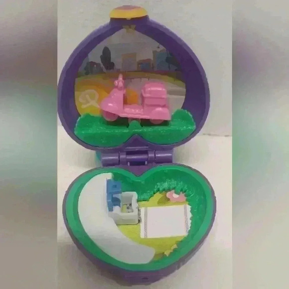 Polly Pocket 2017  Mattel Tiny Pocket Places Picnic Compact **Complete** - Picture 2 of 13